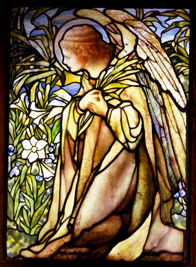 Ventana que representa un ángel arrodillado de Tiffany and Company
