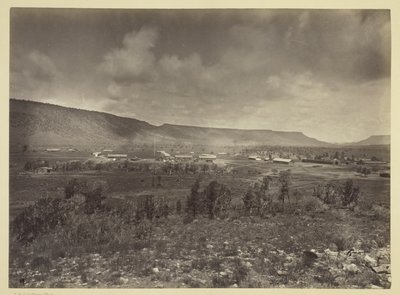 Vista lejana de Camp Apache, Arizona de Timothy O