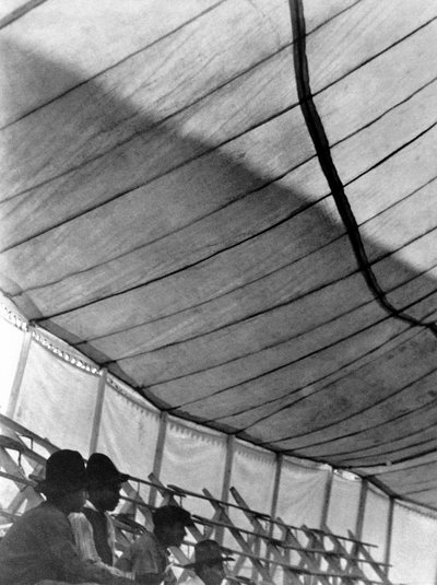 Carpa de circo (Gran Circo Ruso), Ciudad de México, 1924 de Tina Modotti