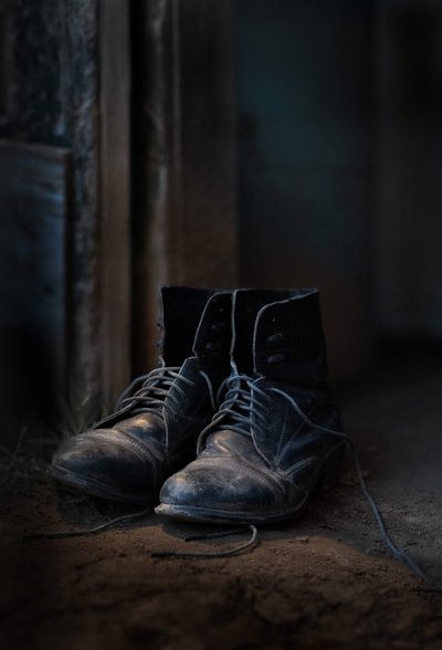 Botas viejas y gastadas de Tina Reid