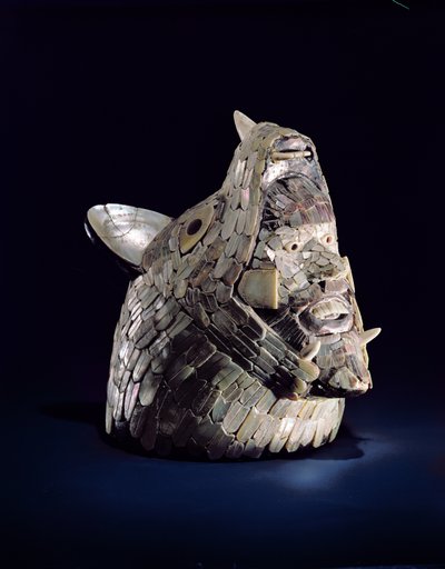 Cabeza de un animal con cabeza humana en las fauces abiertas, encontrado en Tula, Hidalgo, México, Postclásico Temprano (900-1250) de Toltec