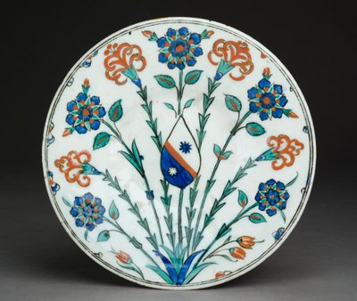 Plato con escudo de armas europeo, Iznik, turco, c.1570 de Turkish School