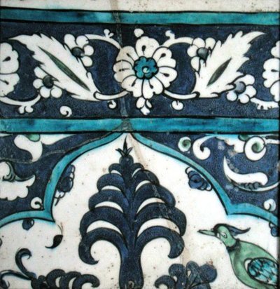 Azulejo de Isnik con diseño floral y borde de Turkish School