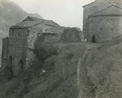 Abadía de San Pietro al Monte, Civate, Lombardía, Italia, fotografía de Ugo Monneret de Villard, hacia 1910. de Ugo Monneret de Villard