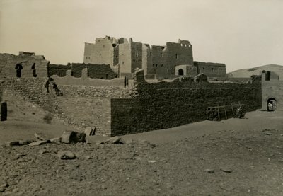 Monasterio de San Simeón, visto desde el sureste, Asuán, Egipto, fotografía de Ugo Monneret de Villard de Ugo Monneret de Villard