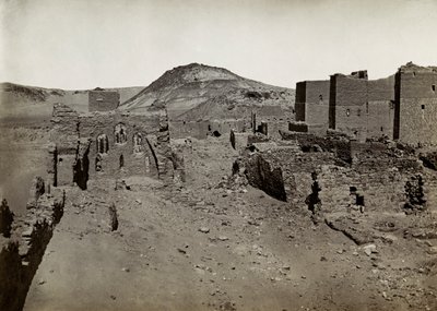 Monasterio de San Simeón, visto desde la zona de terrazas al suroeste, Asuán, Egipto, fotografía de Ugo Monneret de Villard. de Ugo Monneret de Villard