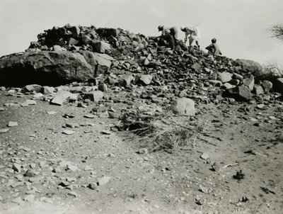 Ruinas en la región de Goz Regeb, Sudán, fotografía de Ugo Monneret de Villard, hacia 1925. de Ugo Monneret de Villard