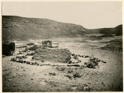 Tumba en la necrópolis meridional de Qasr Ibrim (Egipto), fotografía de Ugo Monneret de Villard. de Ugo Monneret de Villard
