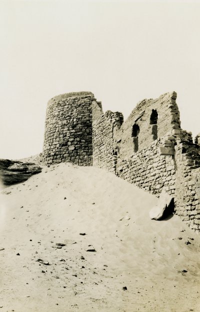 Torre del Monasterio de San Simeón, Asuán, Egipto, fotografía de Ugo Monneret de Villard de Ugo Monneret de Villard