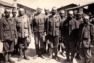 Prisioneros austriacos en Bagnaria Arsa, Udine, Italia, 04/1916 (foto b/n) de Ugo Ojetti