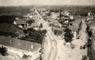 Panorámica de la ciudad de Romans, tomada desde el campanario de la iglesia durante la Primera Guerra Mundial (foto en blanco y negro) de Ugo Ojetti