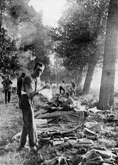 11º Húsares acampados en Champs después de la retirada de Mons, septiembre de 1914, 1935 de Unbekannt