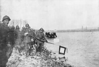 La 2ª división marroquí baña sus banderas en el Rin, Huningue, Alsacia, Francia, 21 de noviembre de 1918 de Unbekannt
