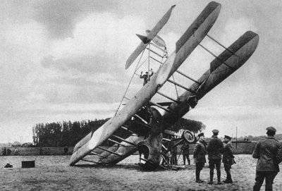 Un biplano Vickers Vimy británico, estrellado al suroeste de Lille, Francia, Primera Guerra Mundial, 1917 de Unbekannt