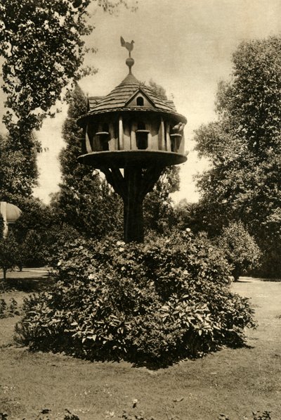 Un palomar - en el jardín de la Marquesa Viuda de Bute, St. Johns Lodge, Regents Park, 1920 de Unbekannt