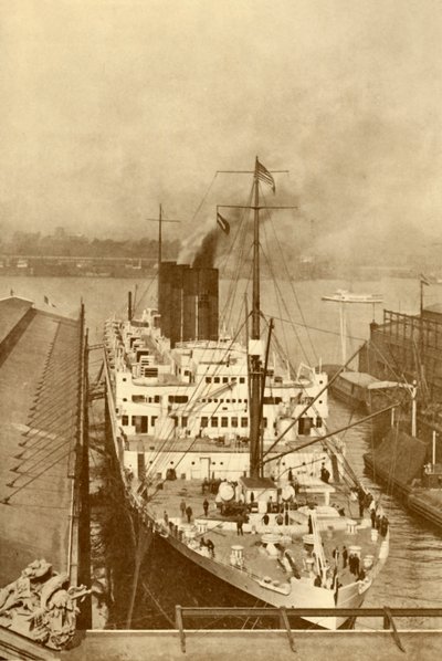 Un famoso transatlántico francés, El París 34,569 toneladas, c1930 de Unbekannt
