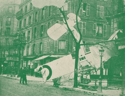 Un avión francés desciende en una calle de París, c. 1917-1919 de Unbekannt