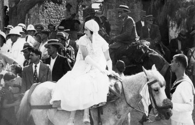 Una boda de marineros griegos, Pylos, Grecia, 1938 de Unbekannt