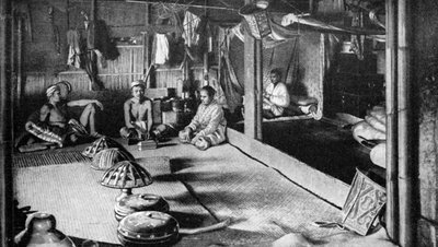 Una casa larga nativa de Kalimantan, Borneo, 1922 de Unbekannt