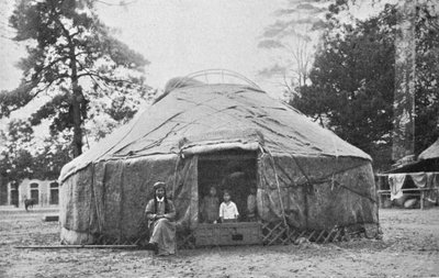 Una vivienda kalmyk y sus habitantes, 1912 de Unbekannt