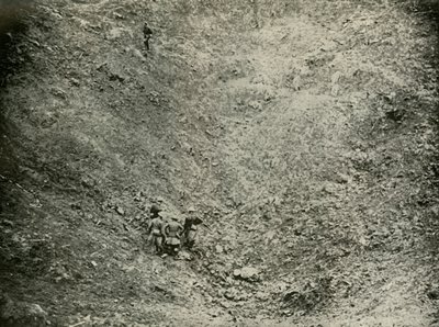 Un cráter de mina en High Wood, 1919 de Unbekannt