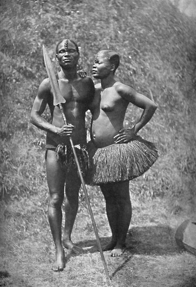 Un guerrero Mulolo del Congo y su esposa de las regiones centrales del Congo, 1902 de Unbekannt