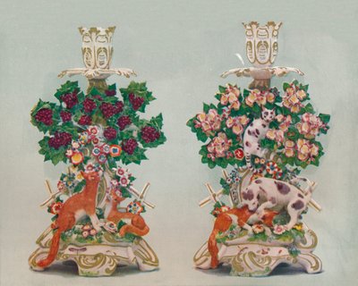 Un Par de Candelabros de Chelsea, siglo XVIII de Unbekannt