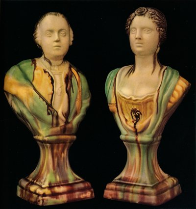 Un par de bustos de loza de Staffordshire que representan al Rey Jorge III y la Reina Carlota de Unbekannt