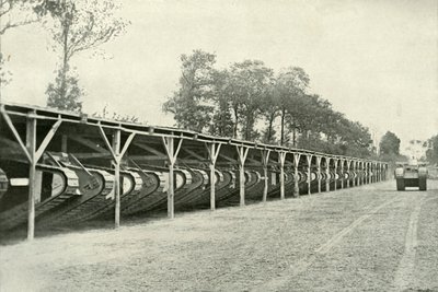 Un parque de tanques británicos justo detrás de la línea del frente, 1919 de Unbekannt
