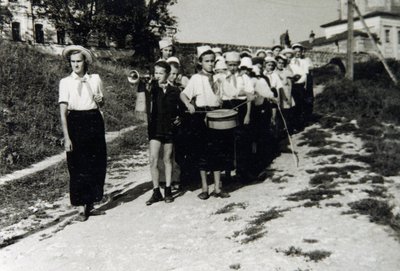 Una unidad de pioneros en el Campamento de Pioneros de Toda la Unión Artek, Gurzuf, Crimea, URSS, años 1930 de Unbekannt
