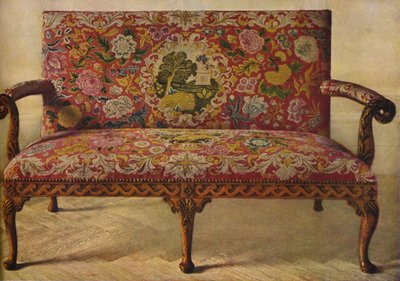 Un sofá de la reina Ana tapizado en Petit Point, c1900, 1936 de Unbekannt