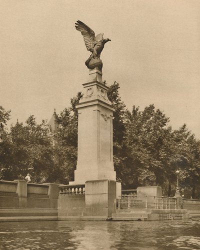 Un águila romana simboliza adecuadamente a los hombres voladores de la Gran Guerra, c1935 de Unbekannt