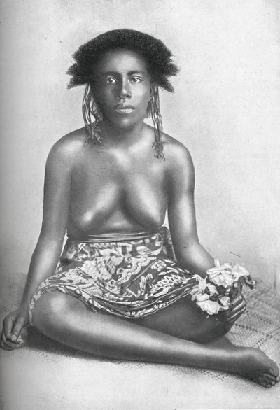 Una mujer de las Islas Salomón con vestido nativo, 1902 de Unbekannt
