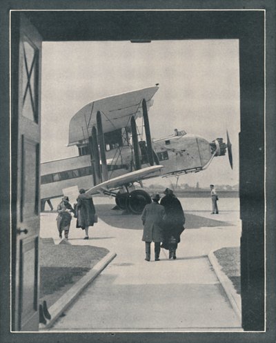 Un símbolo del mundo moderno - Pasajeros embarcando en el aeródromo de Croydon, c1935 de Unbekannt