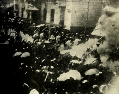 Una bomba explota el día de la boda del rey y la reina de España, Madrid, 1906, 1910 de Unbekannt