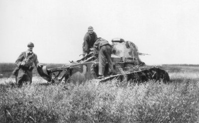 Un tanque ligero francés averiado, Villers-Cotterets, Aisne, Francia, 1918 de Unbekannt
