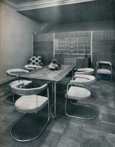 Un conjunto de comedor, con mesa y sillas de tubo de acero. Por Practical Equipment Ltd., de Londres de Unbekannt