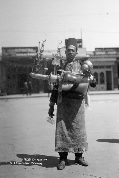 Un vendedor de limonada, Damasco, Siria, c. 1920s-c. 1930s de Unbekannt