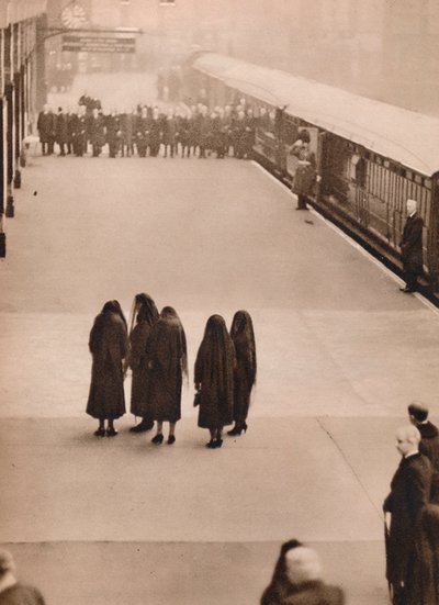 Un grupo solitario de dolientes reales: Reina María con la Princesa Real, 1936 de Unbekannt