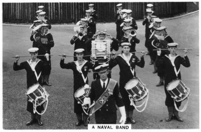 Una banda naval del establecimiento en tierra HMS Vernon en Portsmouth, 1937 de Unbekannt