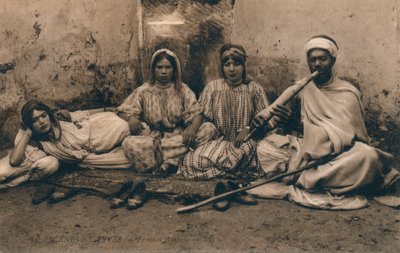 Una fotografía que muestra a personas árabes tradicionales de Unbekannt