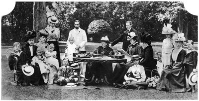 Fiesta de la familia real en Osborne House, Isla de Wight, c1890-1900, 1935 de Unbekannt
