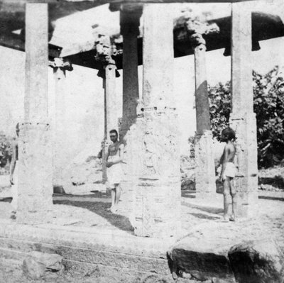 Un templo en ruinas cerca de Madrás, India de Unbekannt