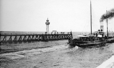 Un vapor partiendo de Trouville hacia Le Havre, Francia, c. 1920s de Unbekannt