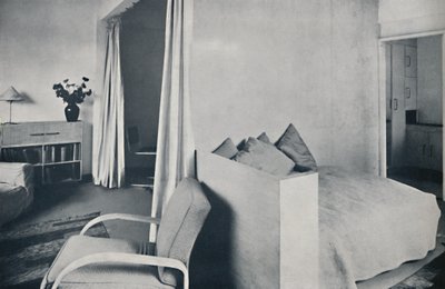 Una sala de estar de estudio en uno de los Isokon Lawn Road Flats, Hampstead, Londres, 1936 de Unbekannt