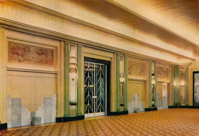 Vista del nuevo salón de baile en el Hotel Claridges diseñado por Oswald P. Milne, 1933 de Unbekannt