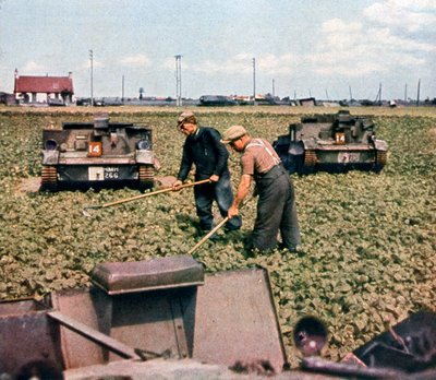 Tanques franceses abandonados en un campo, Dunkerque, Francia, 1940 de Unbekannt