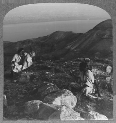 A través del Mar Muerto desde Maqueronte, c1900 de Unbekannt