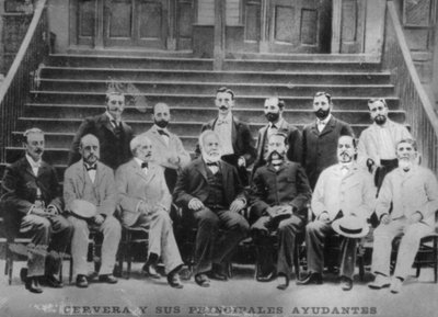 Almirante Cervera y sus principales oficiales incluyendo al Capitán Eulate, c1910 de Unbekannt