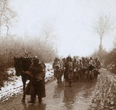 Avanzando en la nieve, Artois, norte de Francia, c1914-c1918 de Unbekannt